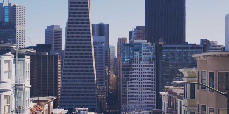 中小企业如何选择网站建设公司？聚焦工业风设计与SEO优化的关键决策