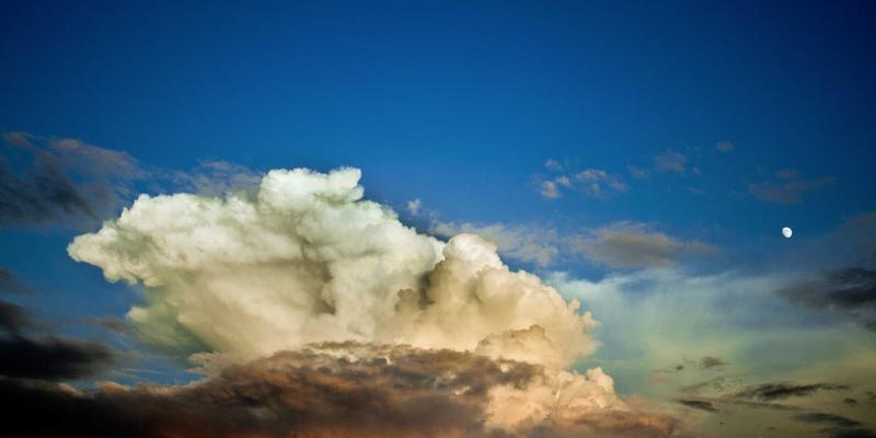 高端定制网站建设与模板建站的核心区别：为何工业风设计与深度SEO优化密不可分？